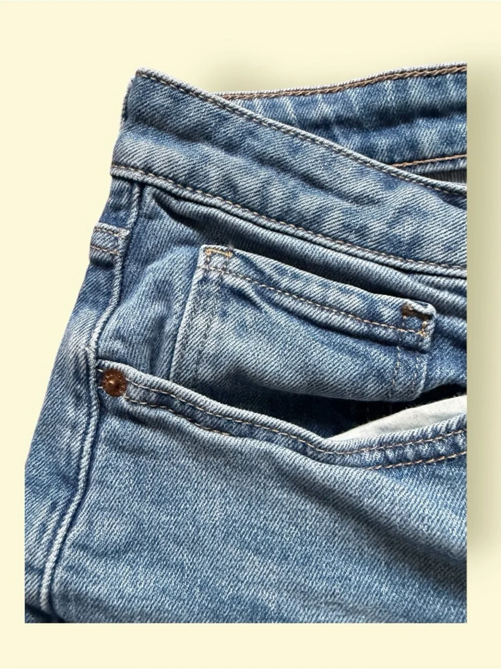 Old Navy Light Wash High Rise Curvy O.G Straight Jeans - Picture 3 of 6